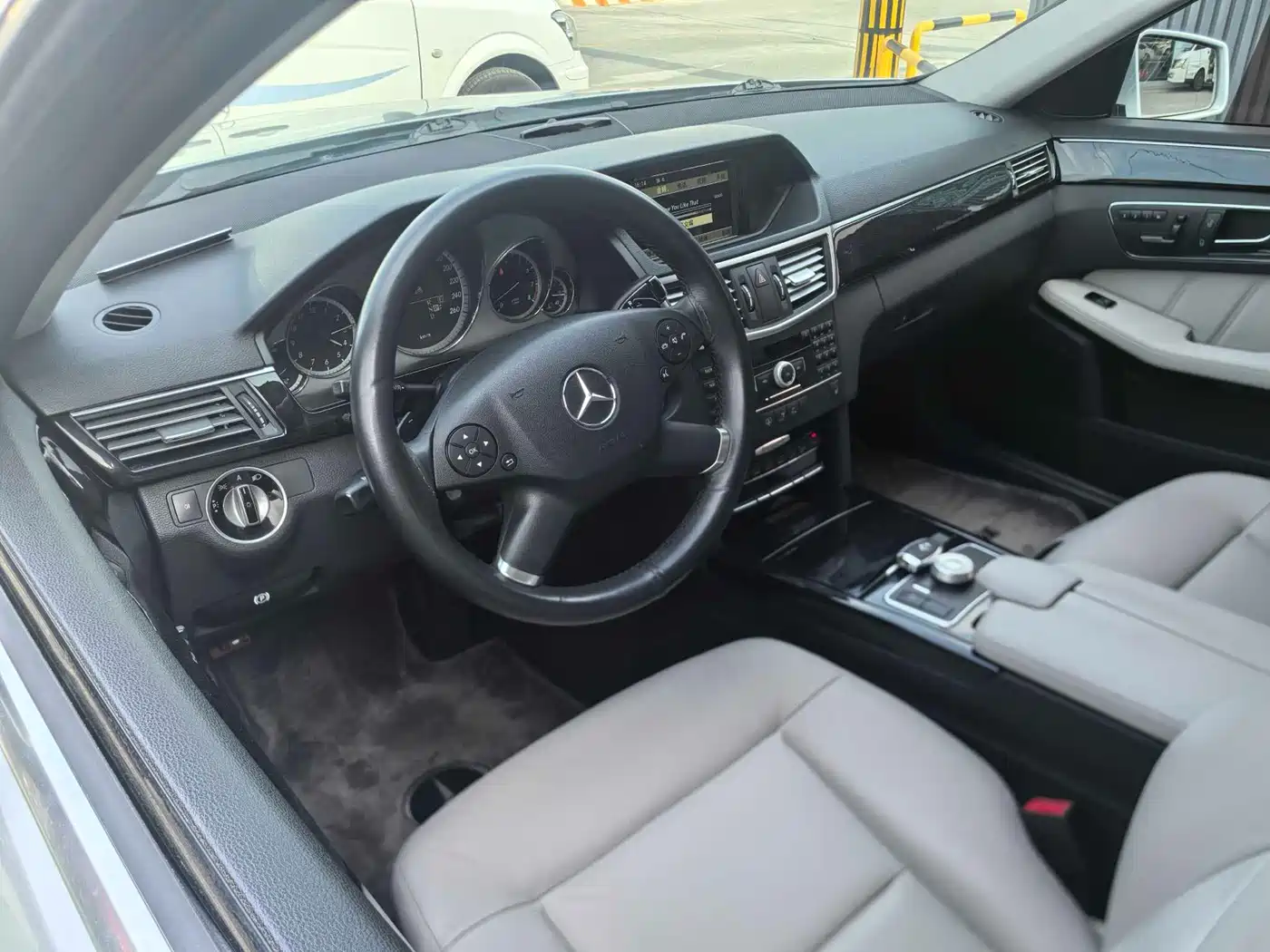 Mercedes-Benz E-Class 2012 E 300 L Fashion фото 8