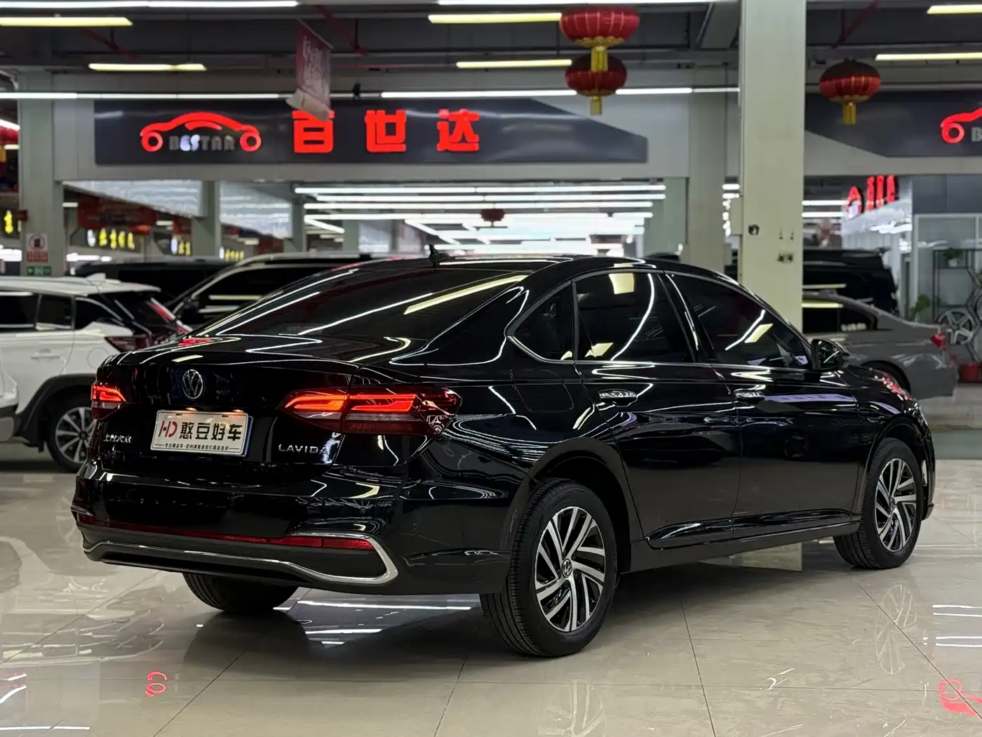Volkswagen Lavida 2023 1.5L Automatic Starlight 5 Million Edition фото 2
