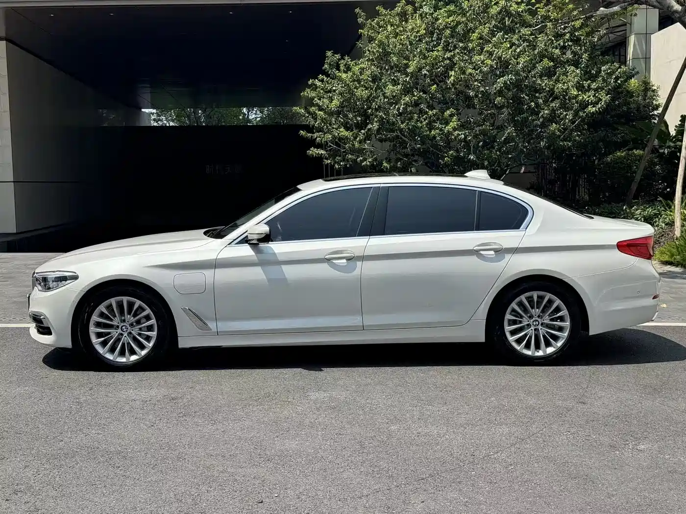 BMW 5 SERIES NEW ENERGY