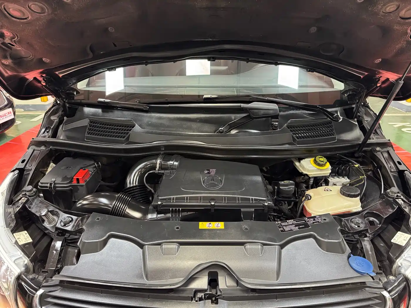 Mercedes-Benz V-Class 2017 Model V 260 L Premium Extended Edition фото 10