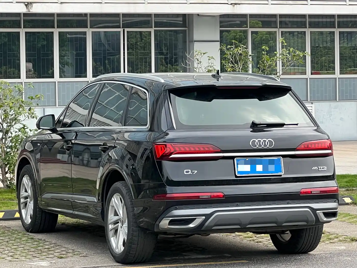 AUDI Q7