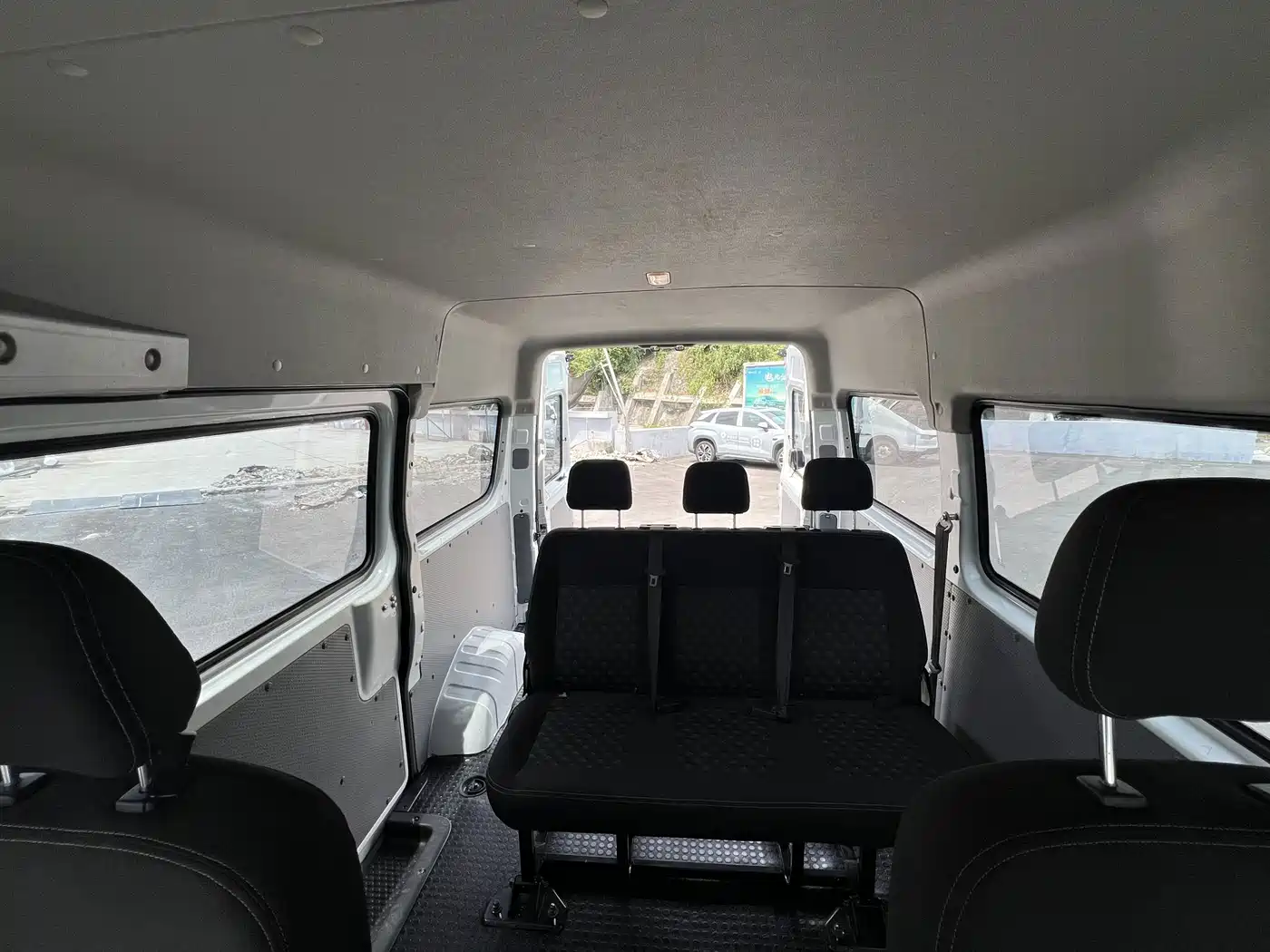 SAIC Maxus Xintu V80 2024 2023 2.0T Manual Classic Aoyun Short Wheelbase Medium Roof 5/6 Seats