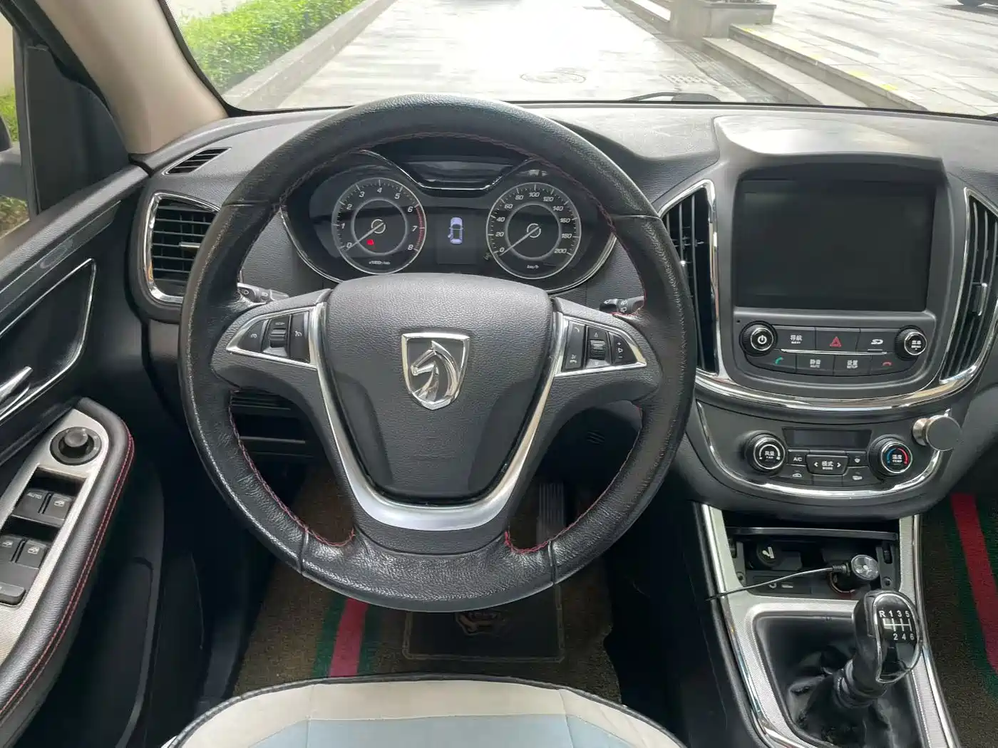 Baojun 560 2017 2016 1.5T Manual Luxury