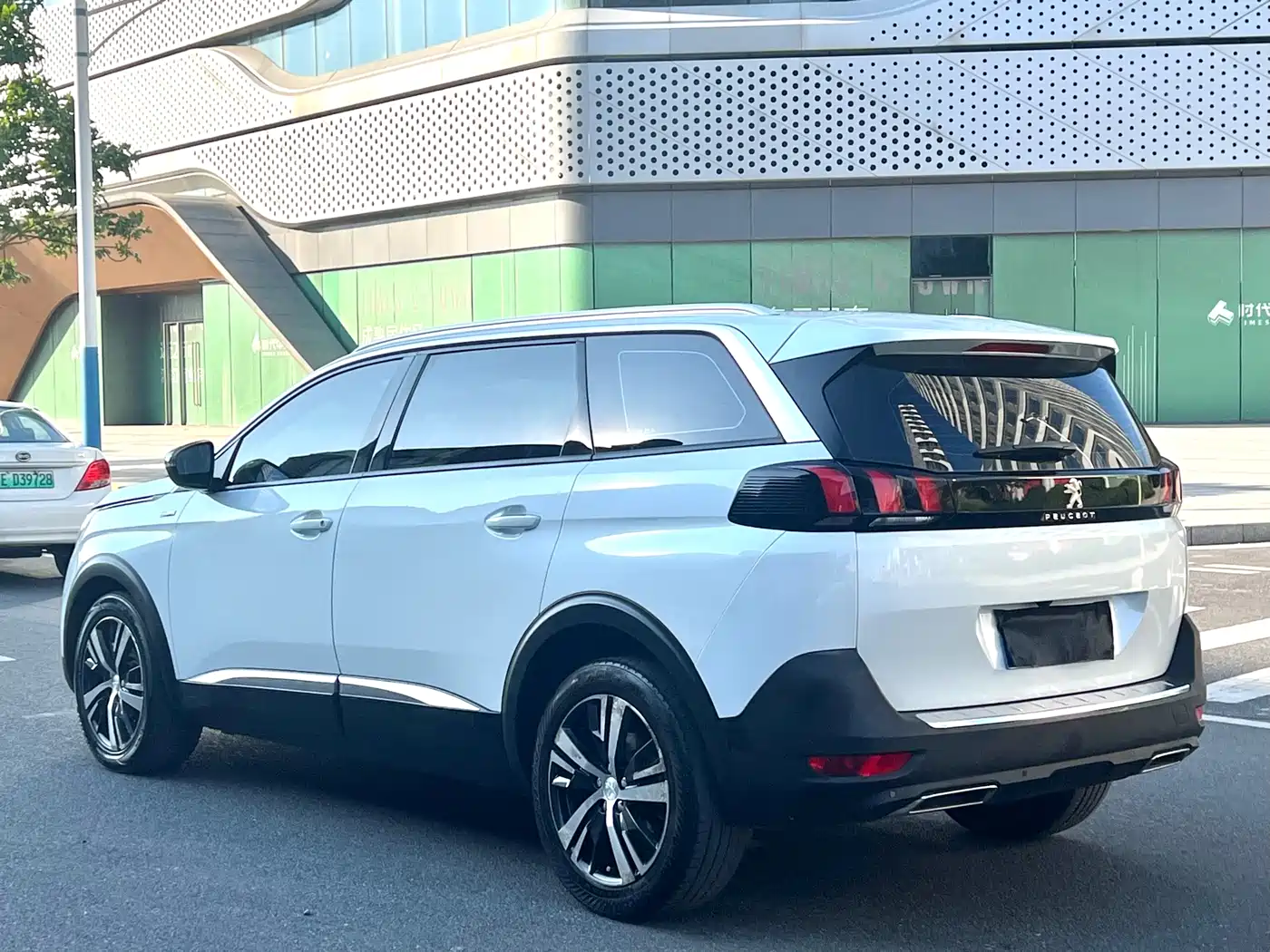 Peugeot 5008 2017 350THP 7-seat Elite Edition фото 14