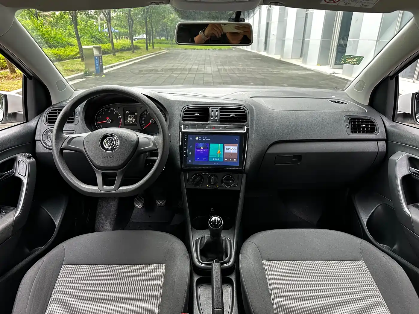 Volkswagen Polo 2018 1.5L Manual Safe Drive фото 7