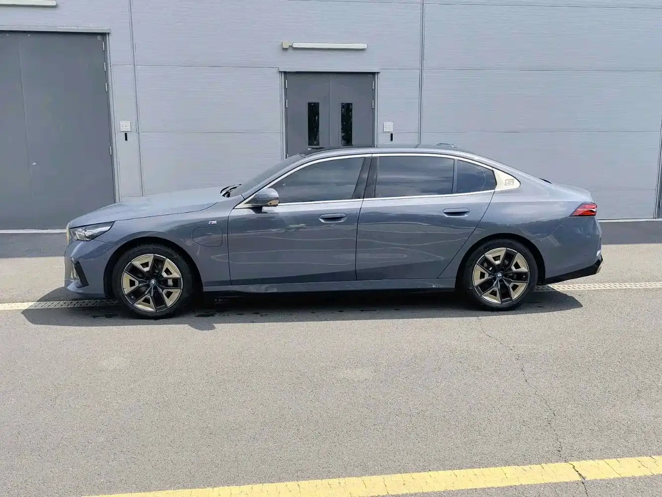 2026 BMW i5