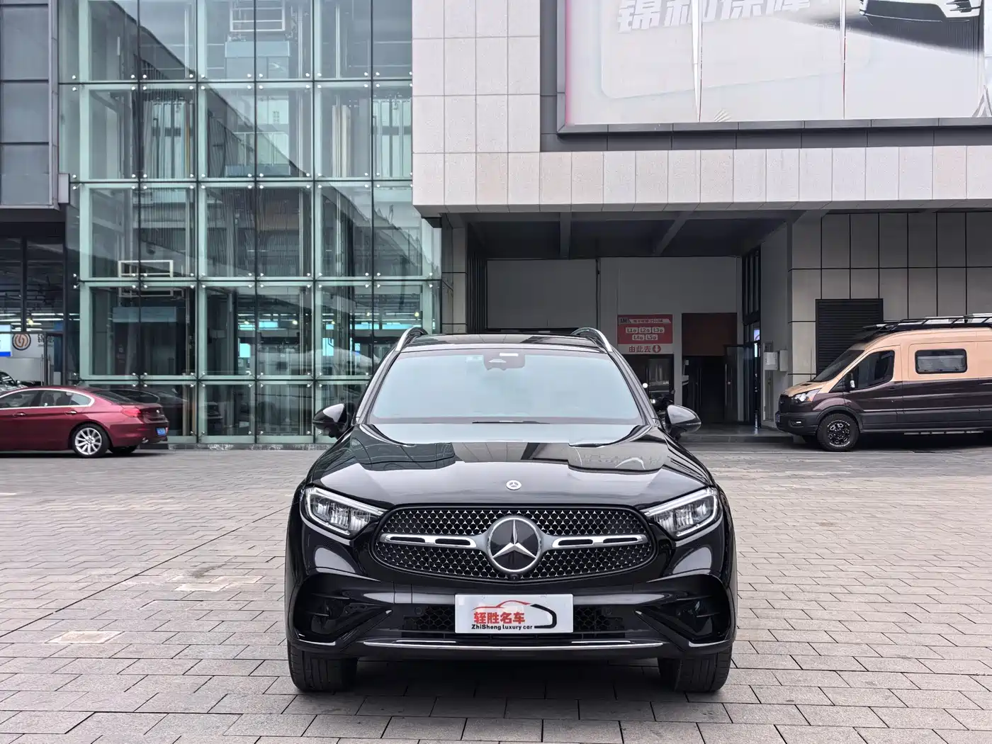 Mercedes-Benz GLC 2023 GLC 260 L 4MATIC Luxury 7-Seater фото 3