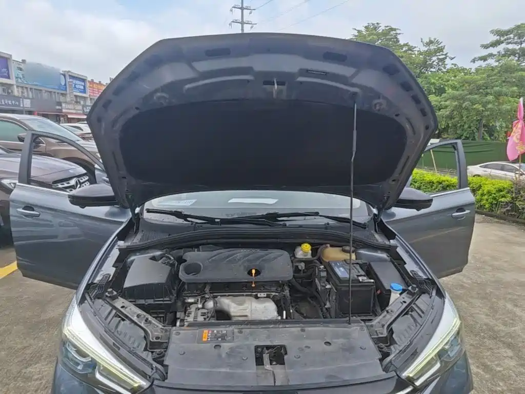 Фото 20 - Roewe i5