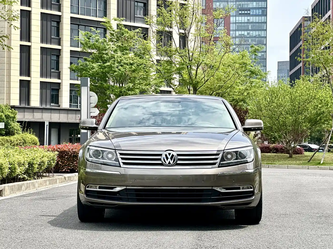 Volkswagen Phaeton 2012 3.6L Premium Custom фото 2