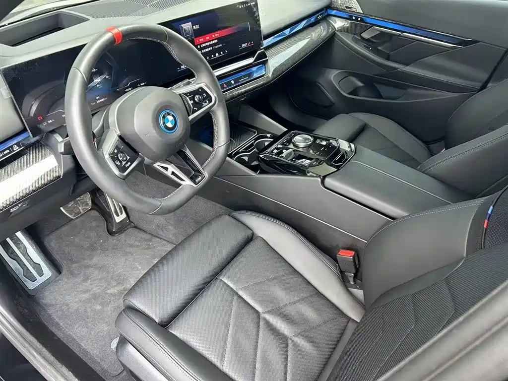Фото 11 - BMW i5 M60