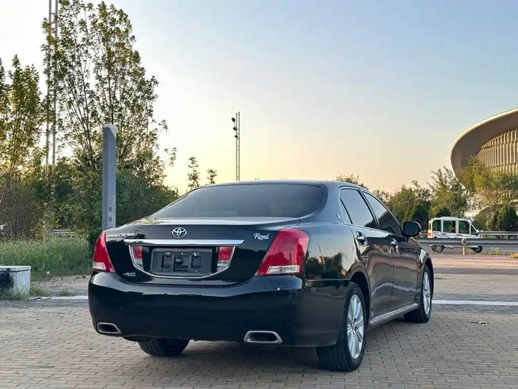 Photo 4 - Toyota Crown