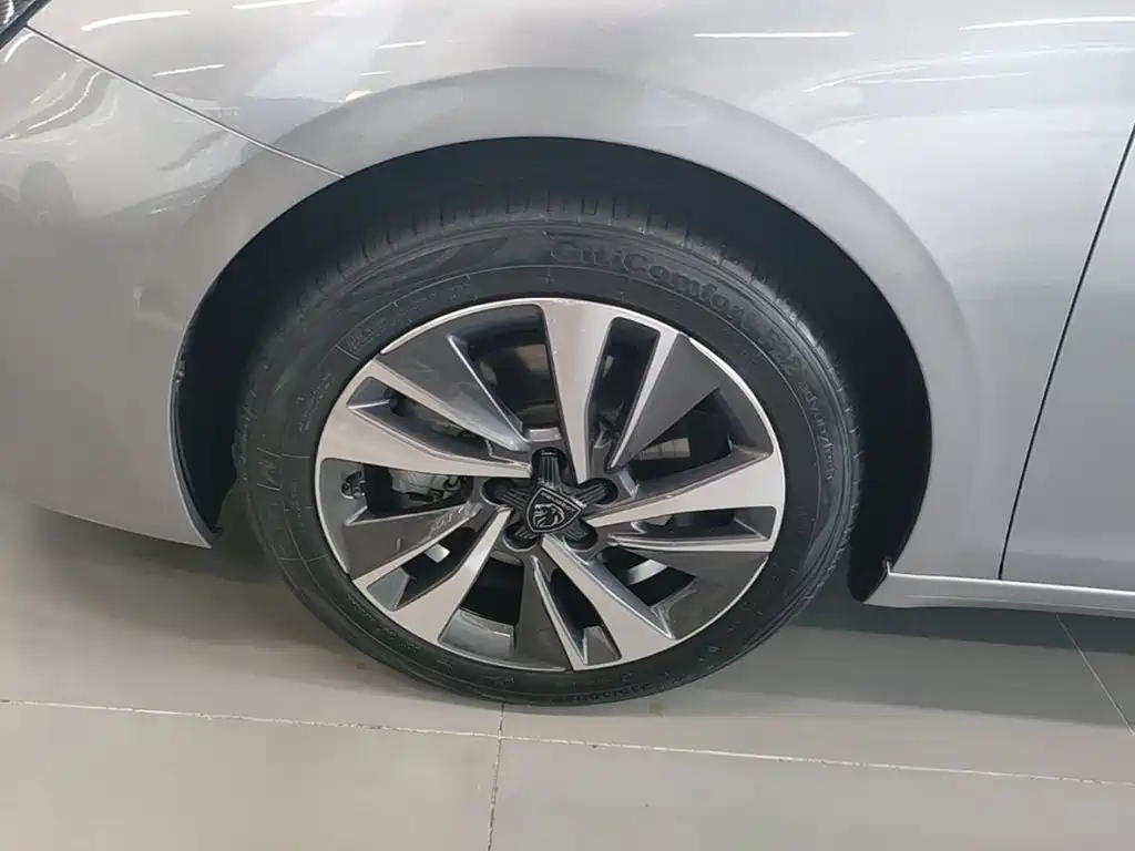 Peugeot 408 2025 2022 1.6T Light Chaser Edition
