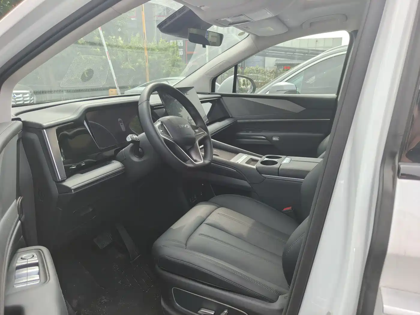 BYD M9 2025 2025 Model 1060 Pilot Edition