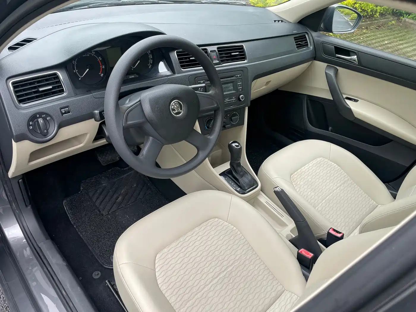 Škoda Rapid 2013 1.6L Automatic Smart Selection фото 14