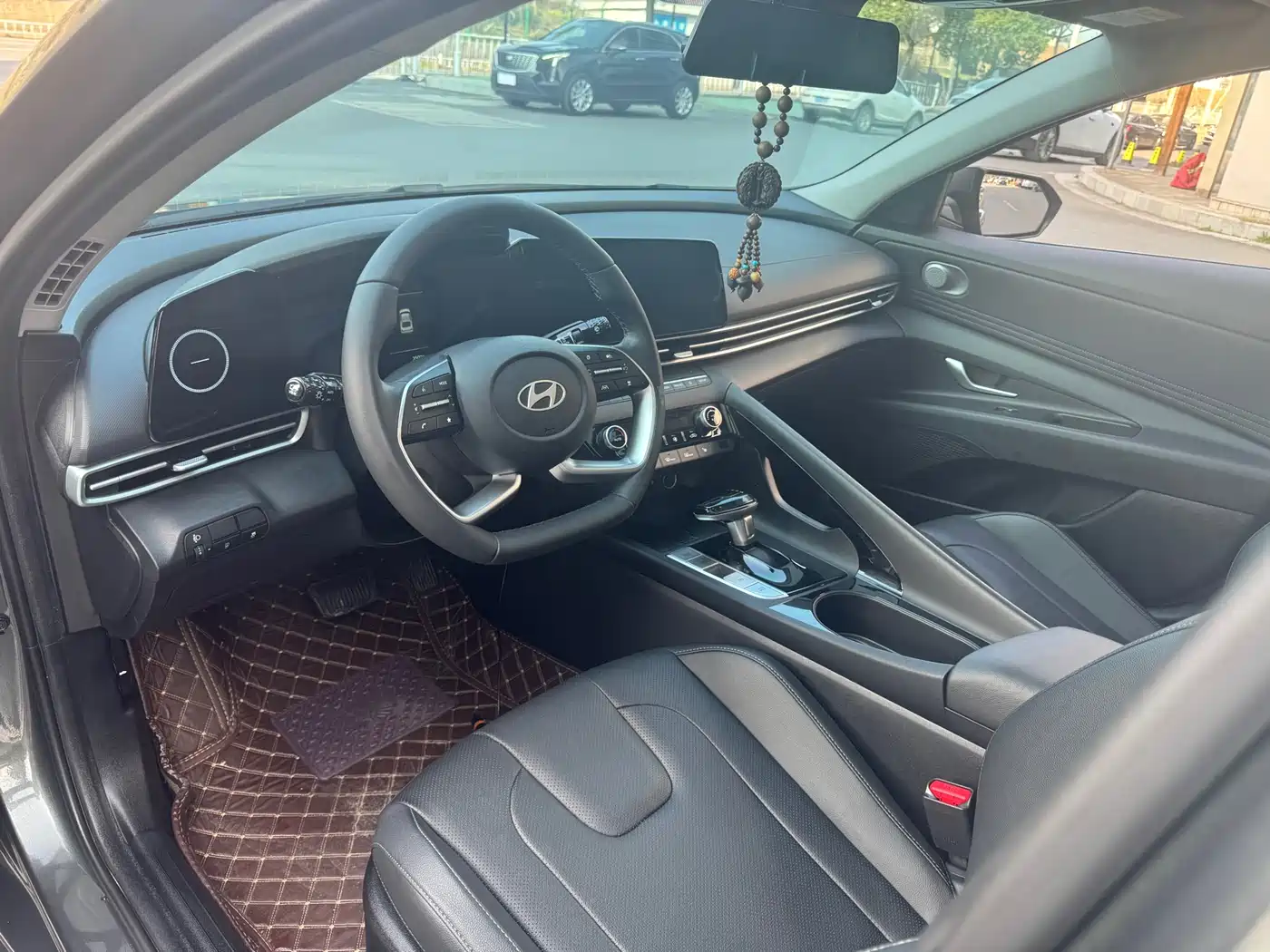 Hyundai Elantra 2023 Model 1.5L CVT LUX Premium Edition фото 11