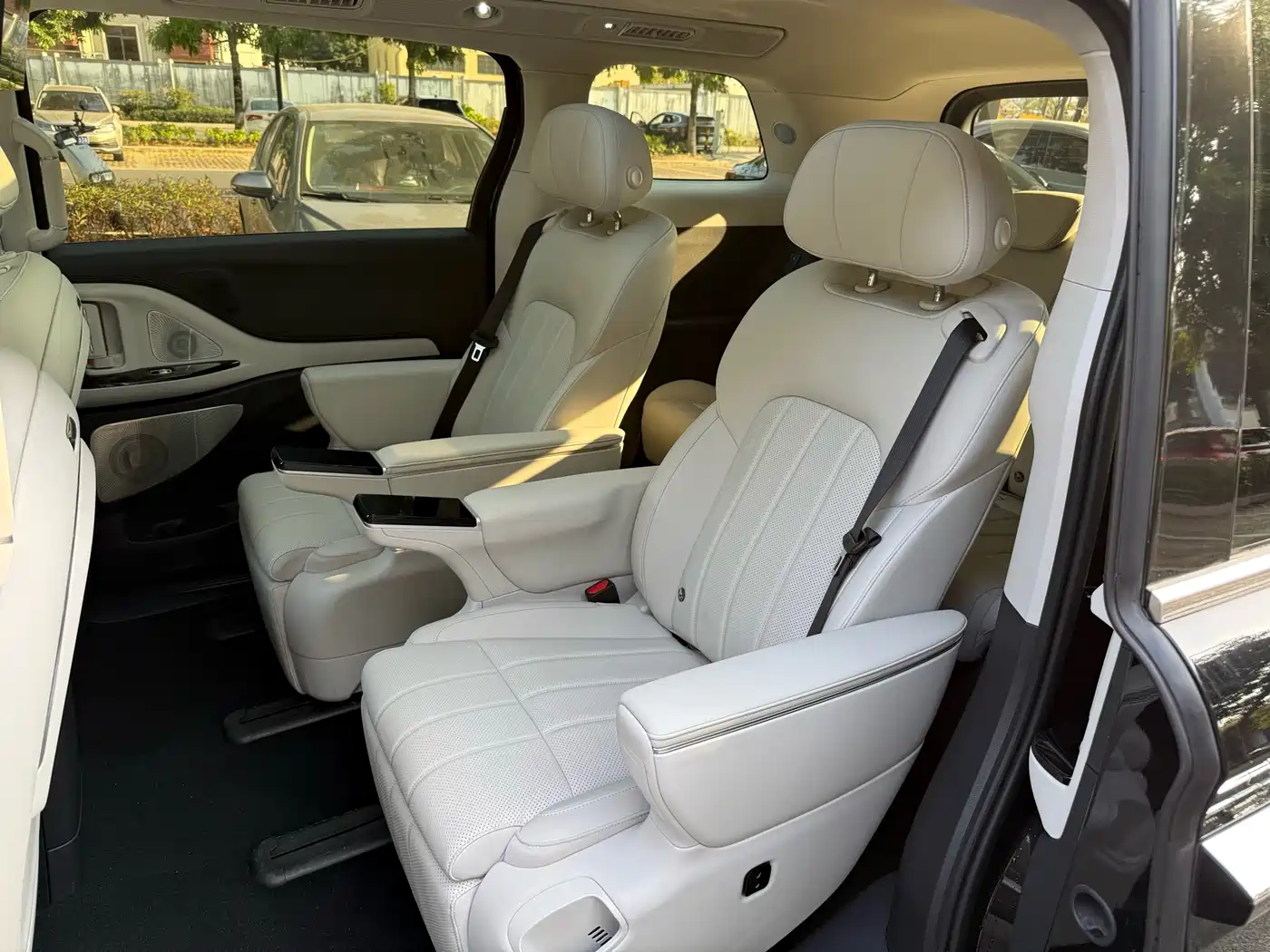 Voyah Auto Voyah Dreamer 2025 PHEV 4WD Kunpeng Premium Edition фото 5