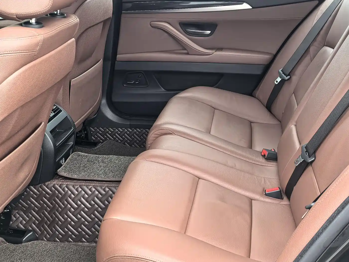 BMW 5 Series 2017 520Li Classic Edition фото 3
