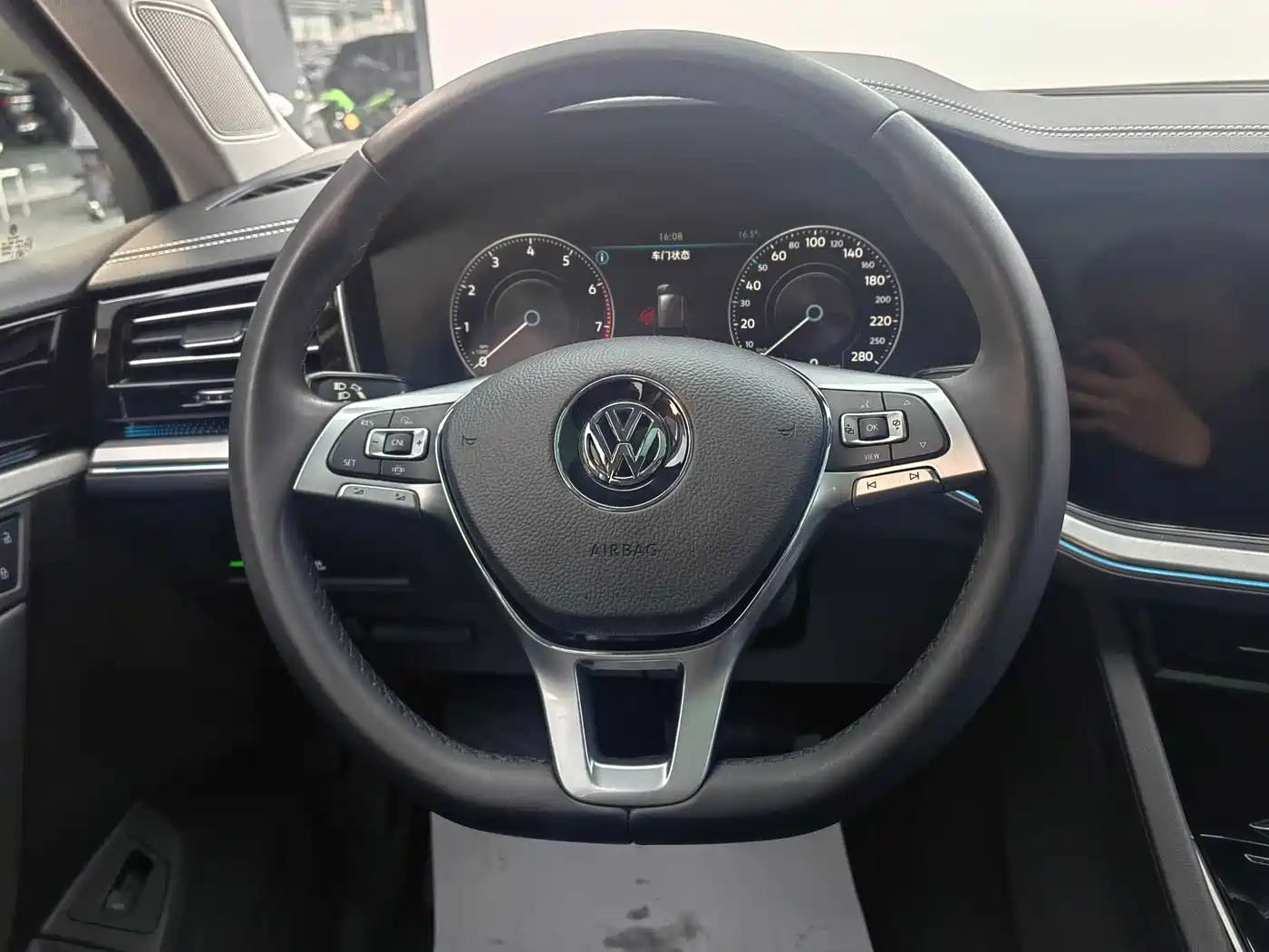 VOLKSWAGEN TOUAREG