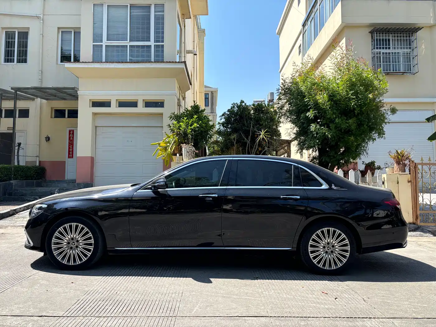 MERCEDES-BENZ E-CLASS