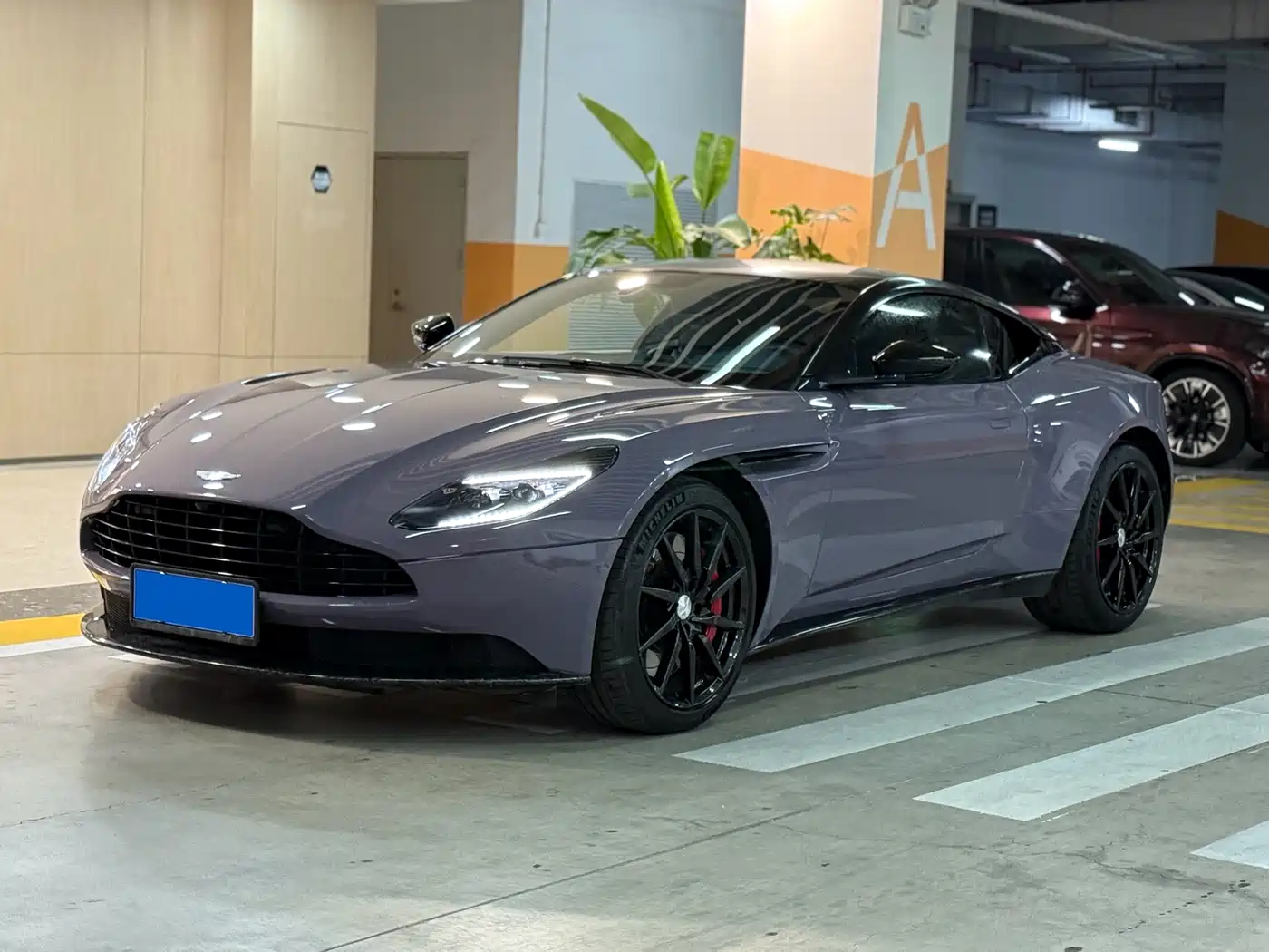 ASTON MARTIN DB11
