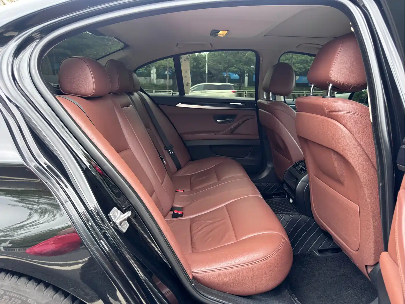 BMW 5 Series (Import) 2014 520i Classic фото 11