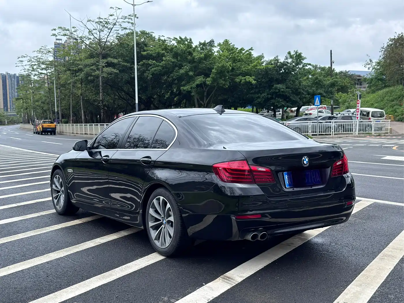 BMW 5 Series (Import) 2014 520i Classic фото 6