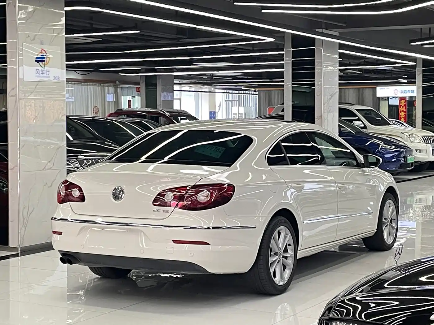 Volkswagen FAW-Volkswagen CC 2012 Model 2.0TSI Luxury фото 4