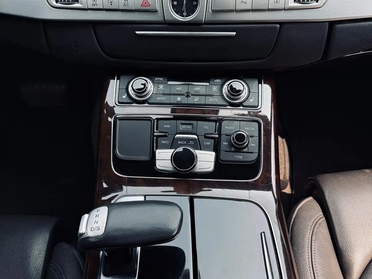 Audi A8 2014 A8L 45 TFSI quattro Comfort фото 29