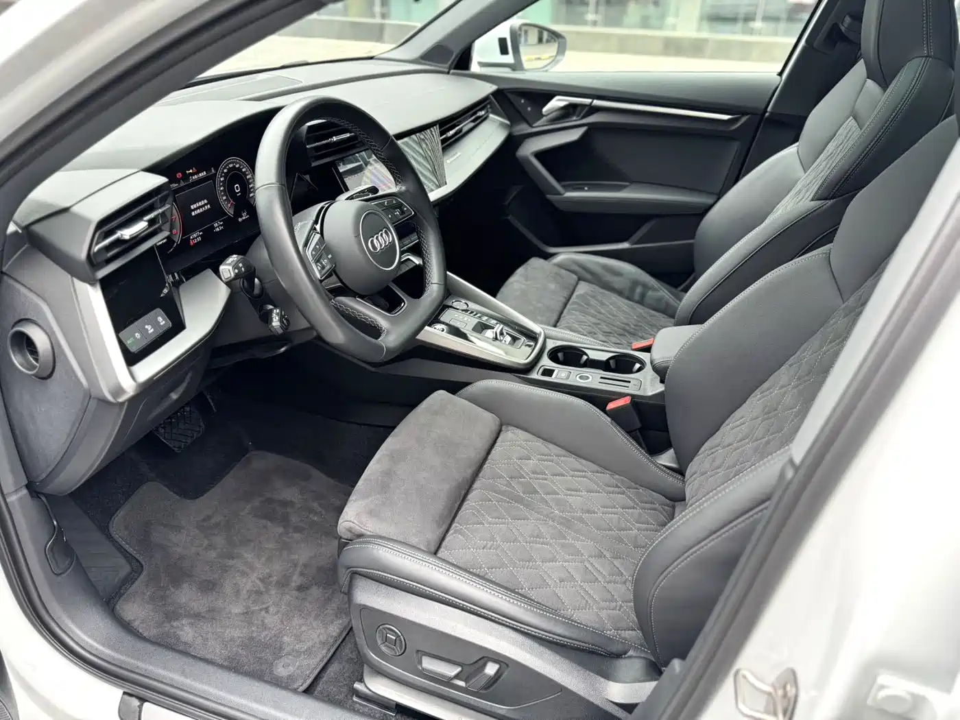 Audi A3 2023 Sportback 35 TFSI Luxury Elegance фото 4