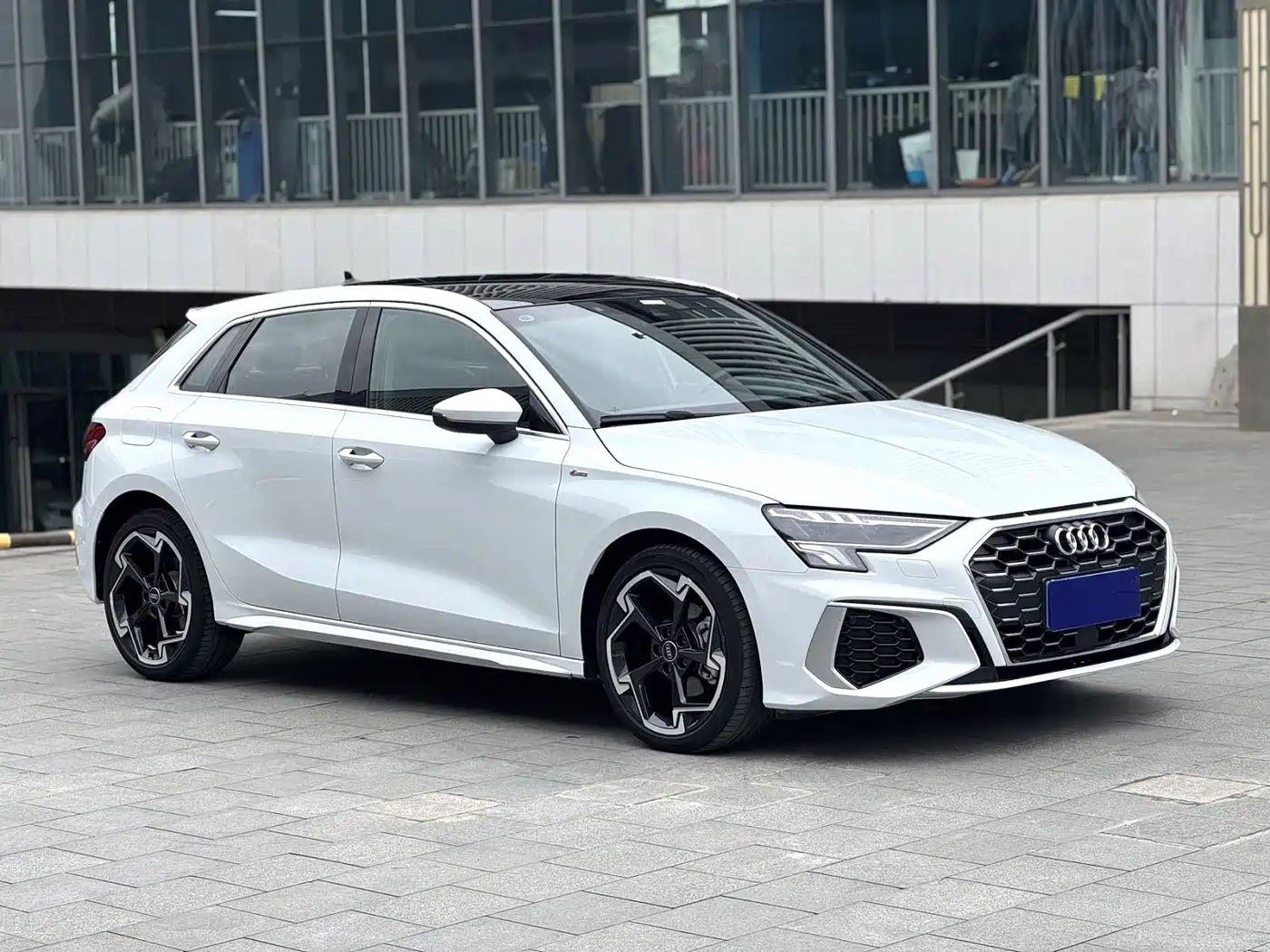 Audi A3 2023 Sportback 35 TFSI Luxury Elegance фото 3