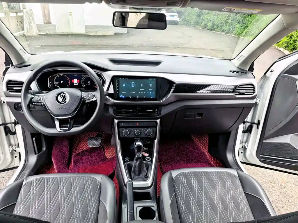 صورة 6 - Volkswagen T-Cross