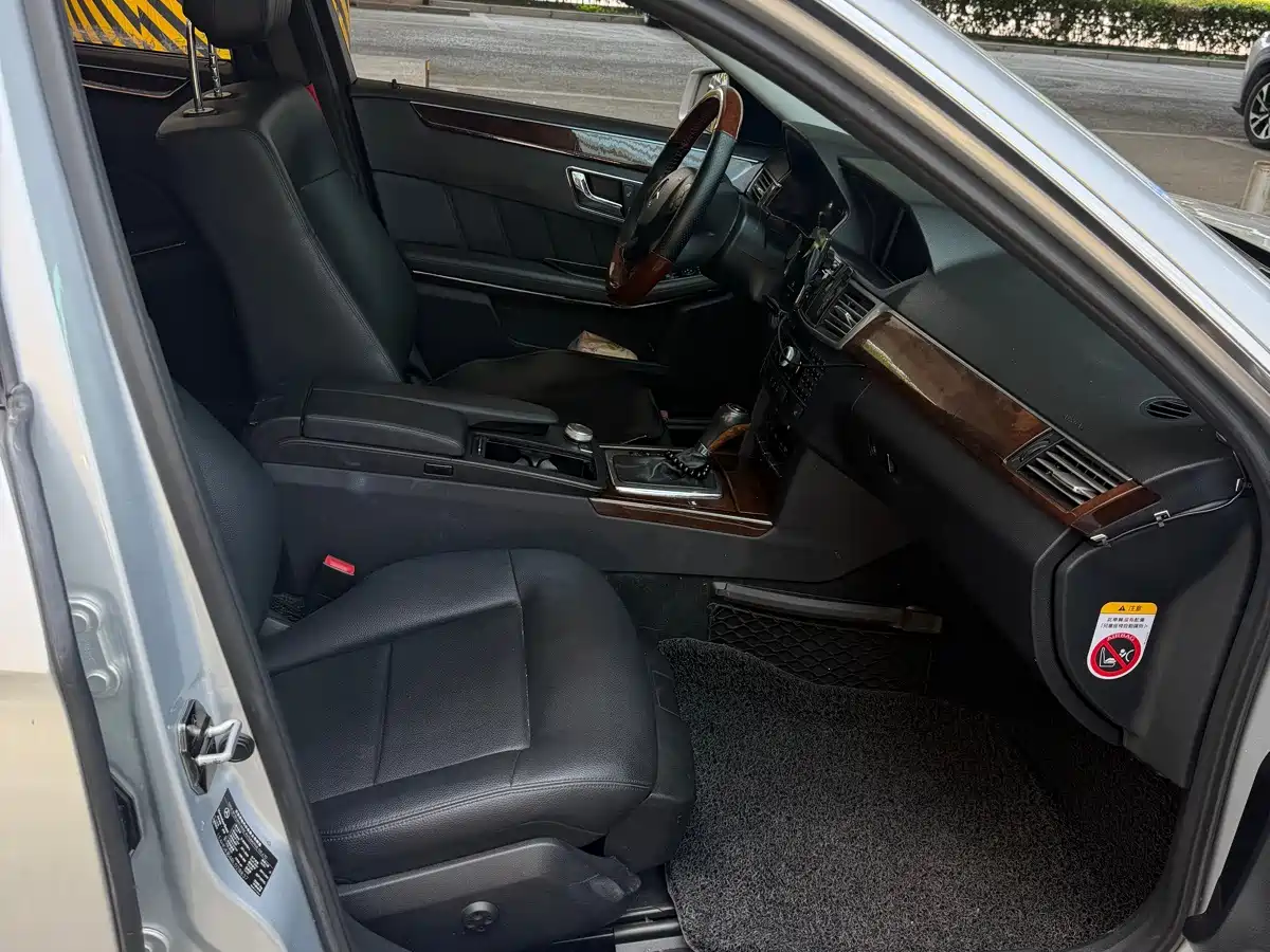 Фото 9 - Mercedes-Benz E-Class