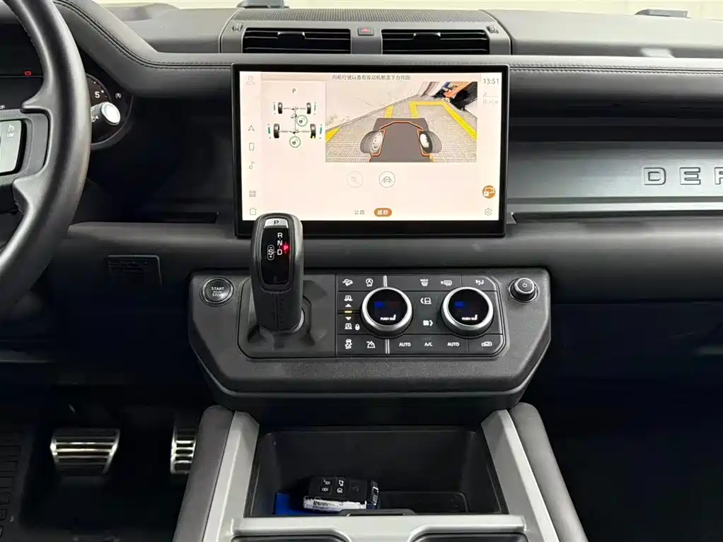 Land Rover Defender 2025 110 3.0T P400 X фото 13