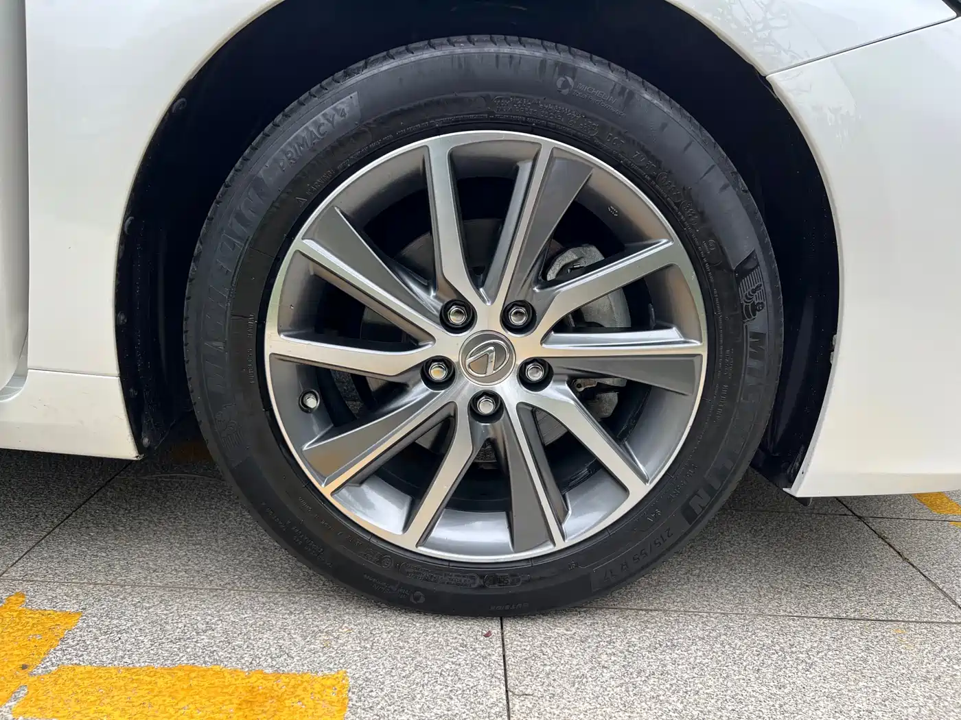 Lexus ES 2015 300h Comfort Edition фото 16
