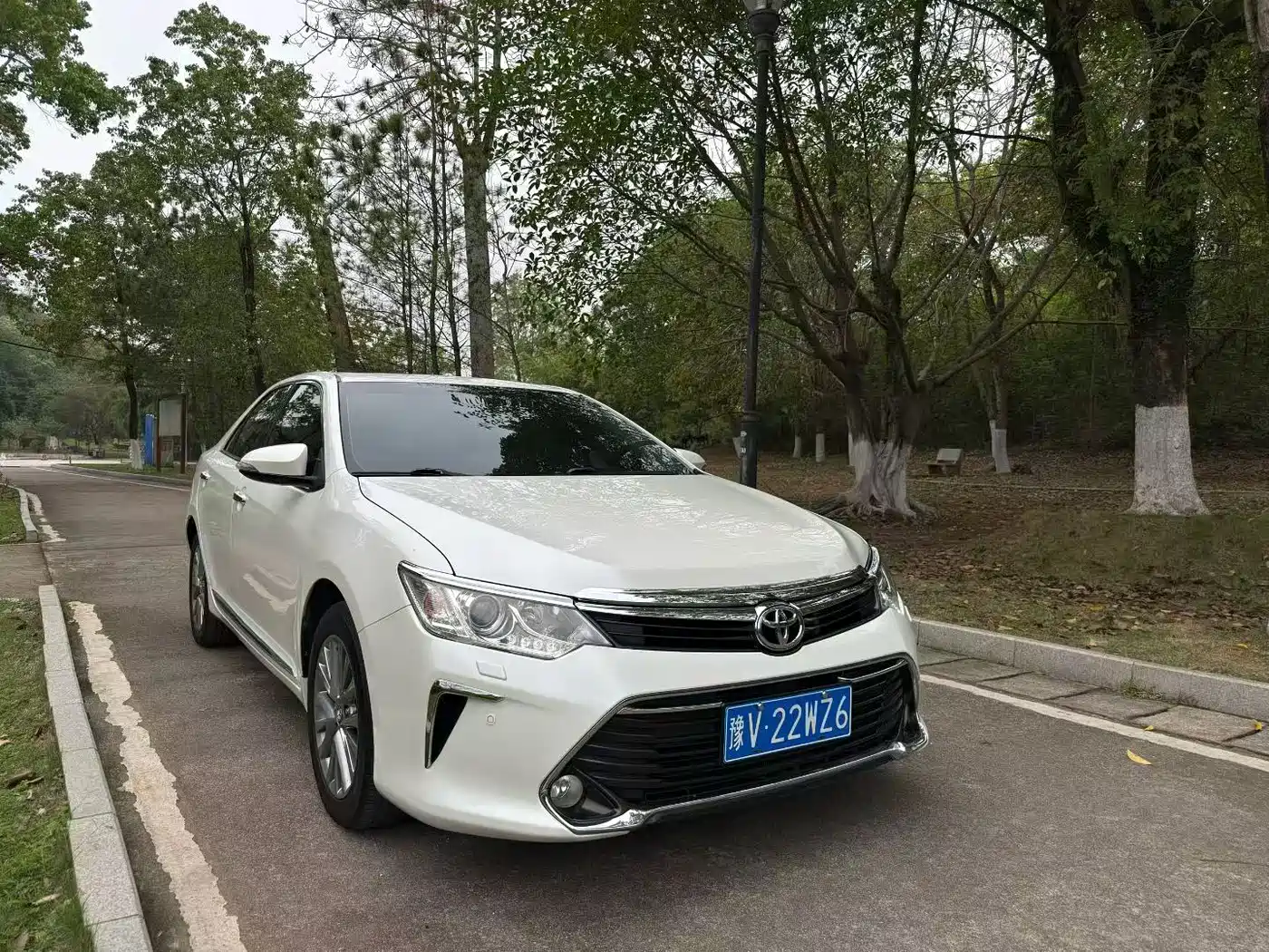 Toyota Camry 2016 2.5G 10th Anniversary Luxury Navigation Edition фото 3