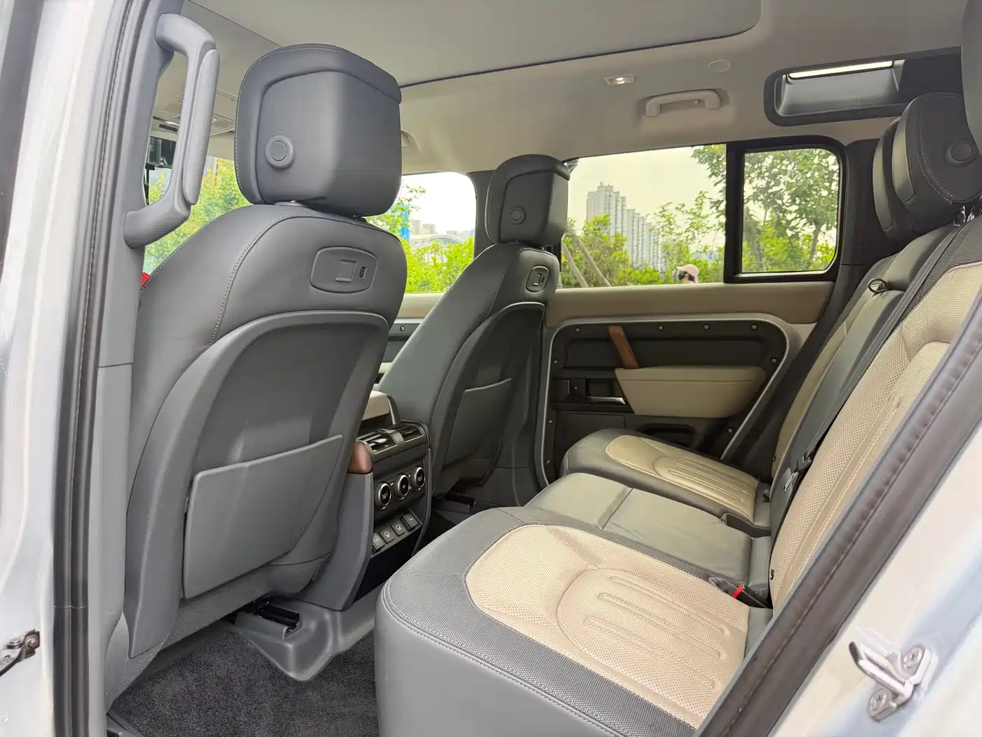 Land Rover Defender 2021 110 P400 X-DYNAMIC HSE фото 9