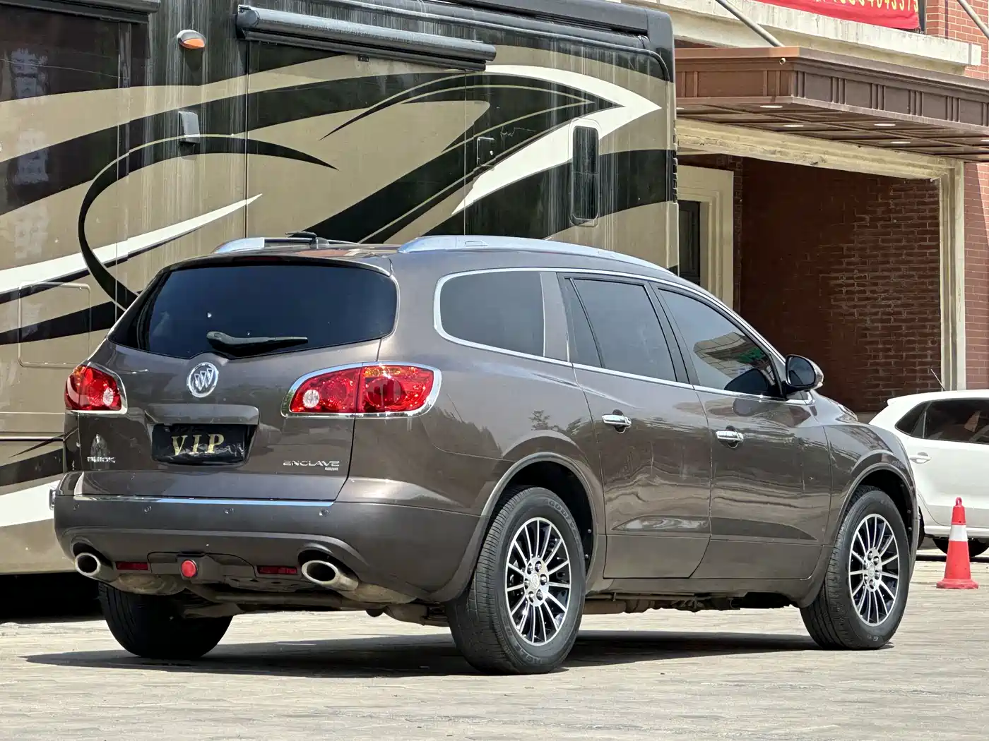 Buick Enclave 2010 3.6L Elite Edition фото 5