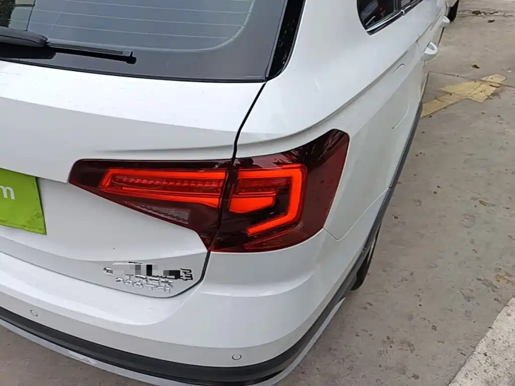 Volkswagen C-TREK 2018 2018 230TSI DSG Comfort