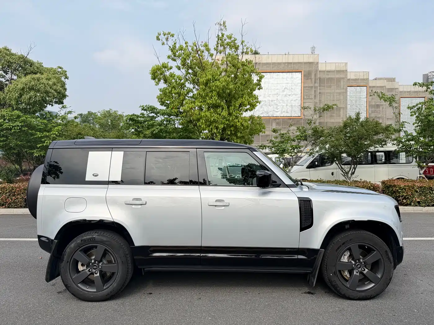 Land Rover Defender 2021 110 P400 X-DYNAMIC HSE фото 7