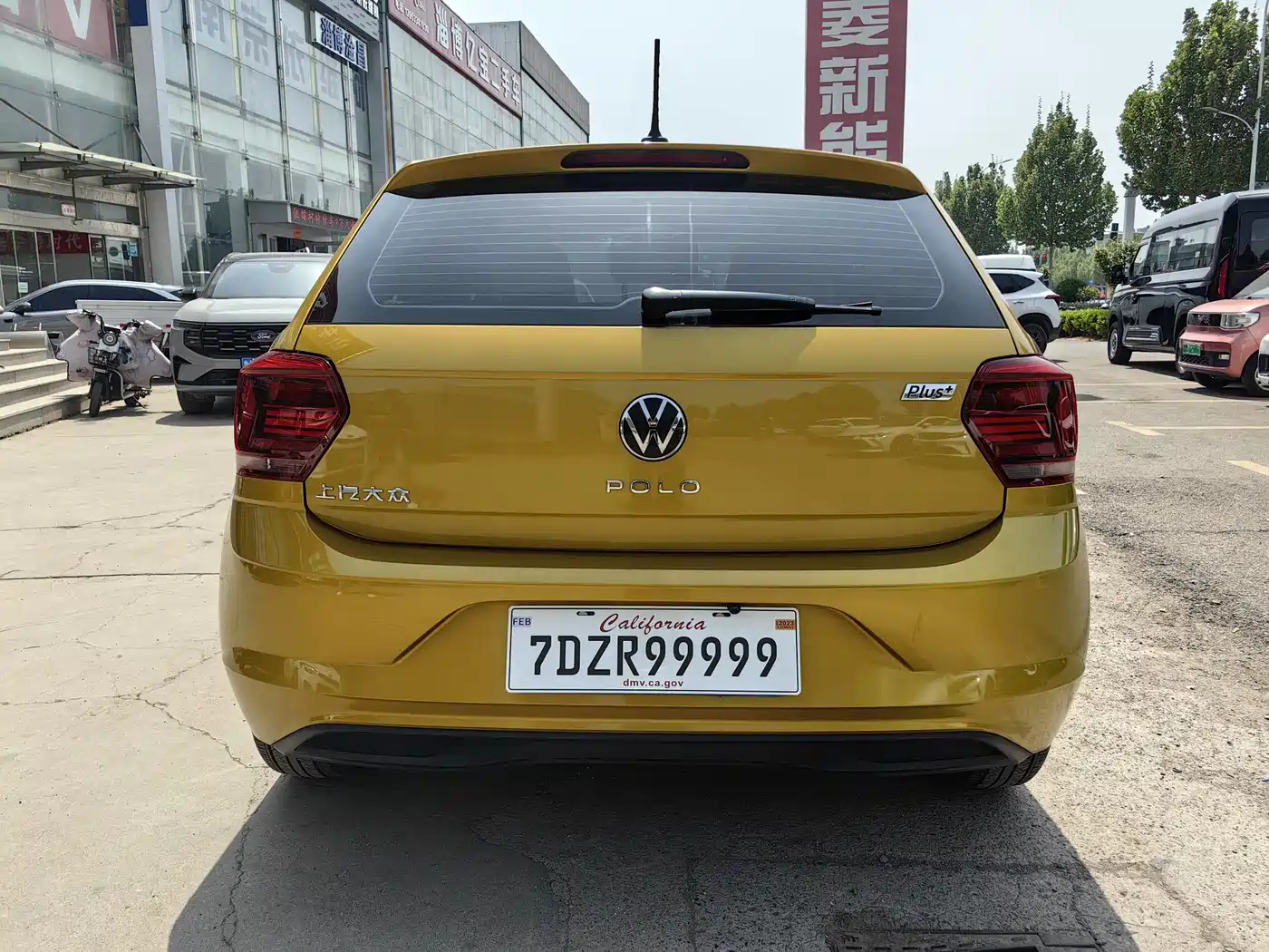 VOLKSWAGEN POLO