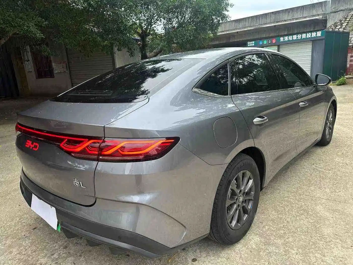 BYD Qin L 2024 DM-i 80KM Leading Edition фото 8