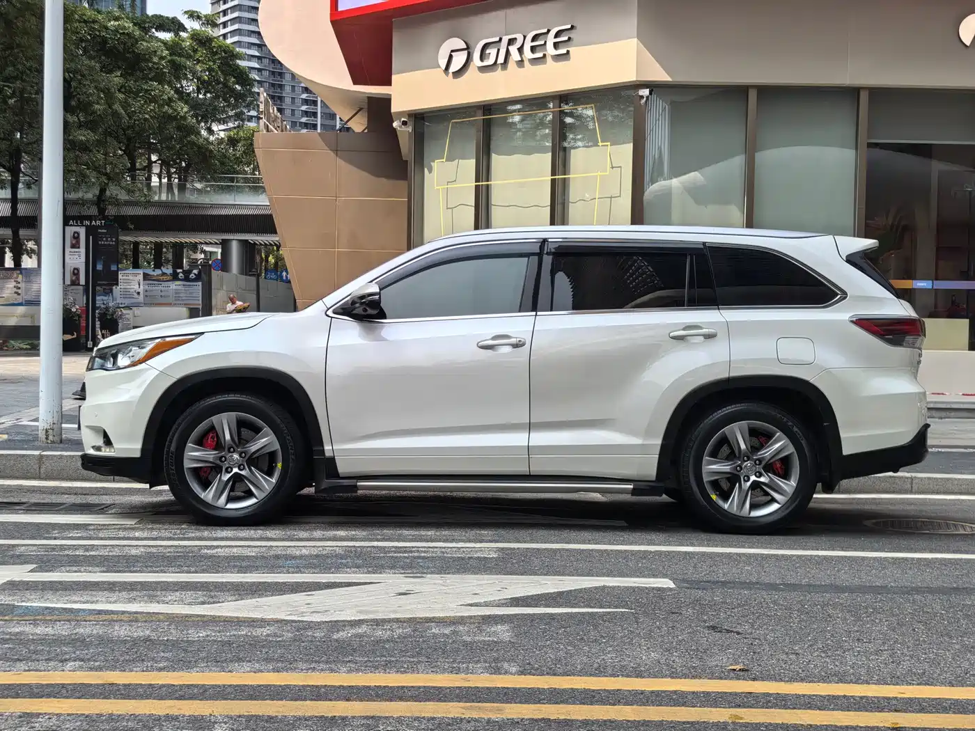Toyota Highlander 2017 2.0T 4WD Premium 7-Seater фото 25