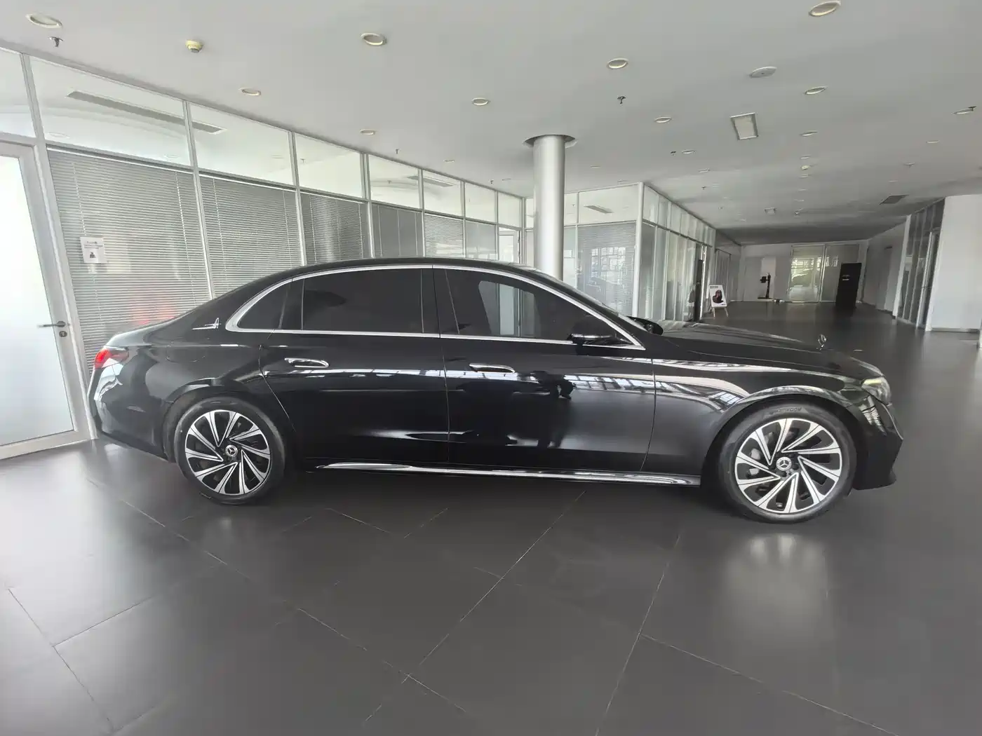 Mercedes-Benz E-Class 2024 Model E 300 L Luxury фото 7