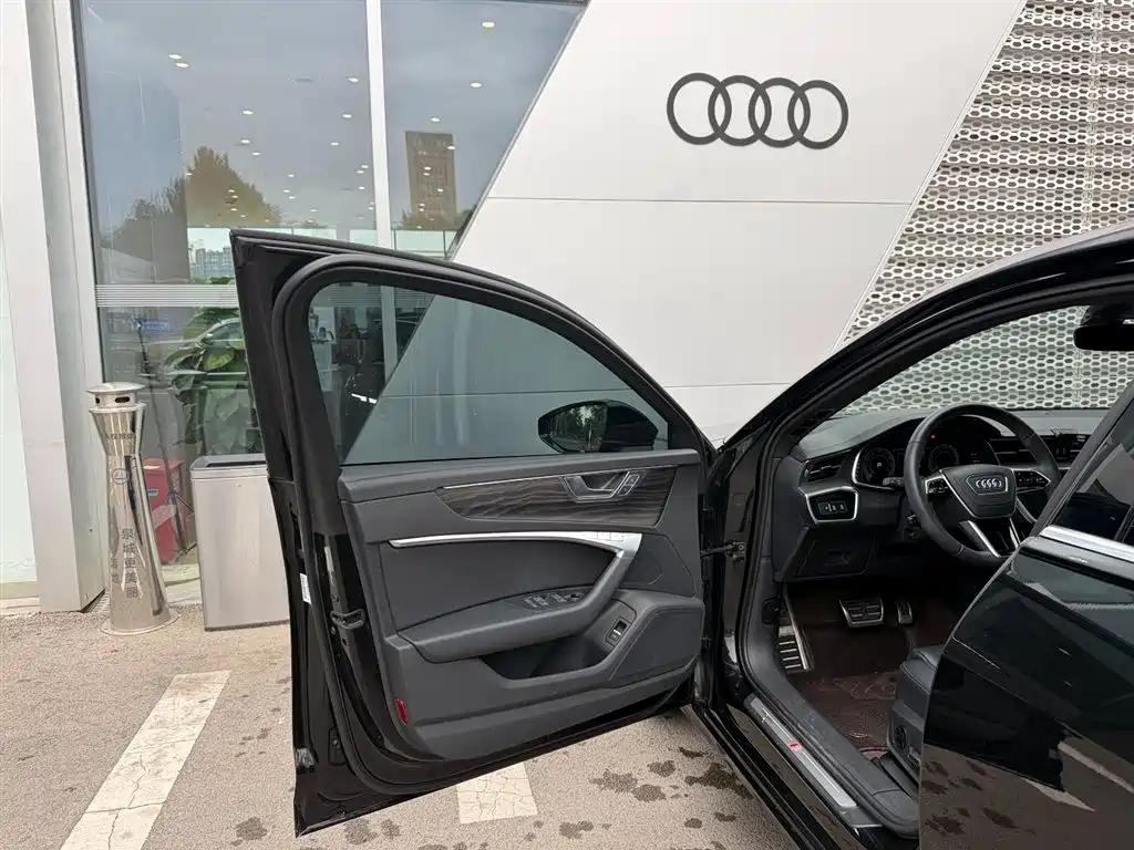 Фото 13 - Audi A6L
