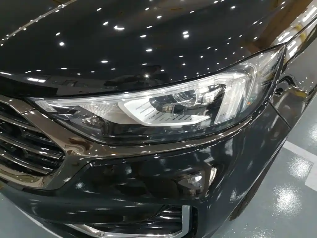 Фото 24 - Ford Edge