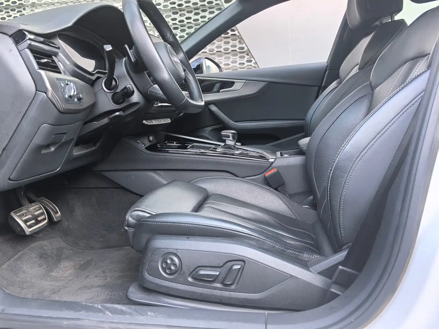 Audi A4L 2023 40 TFSI quattro Luxury Sport фото 7