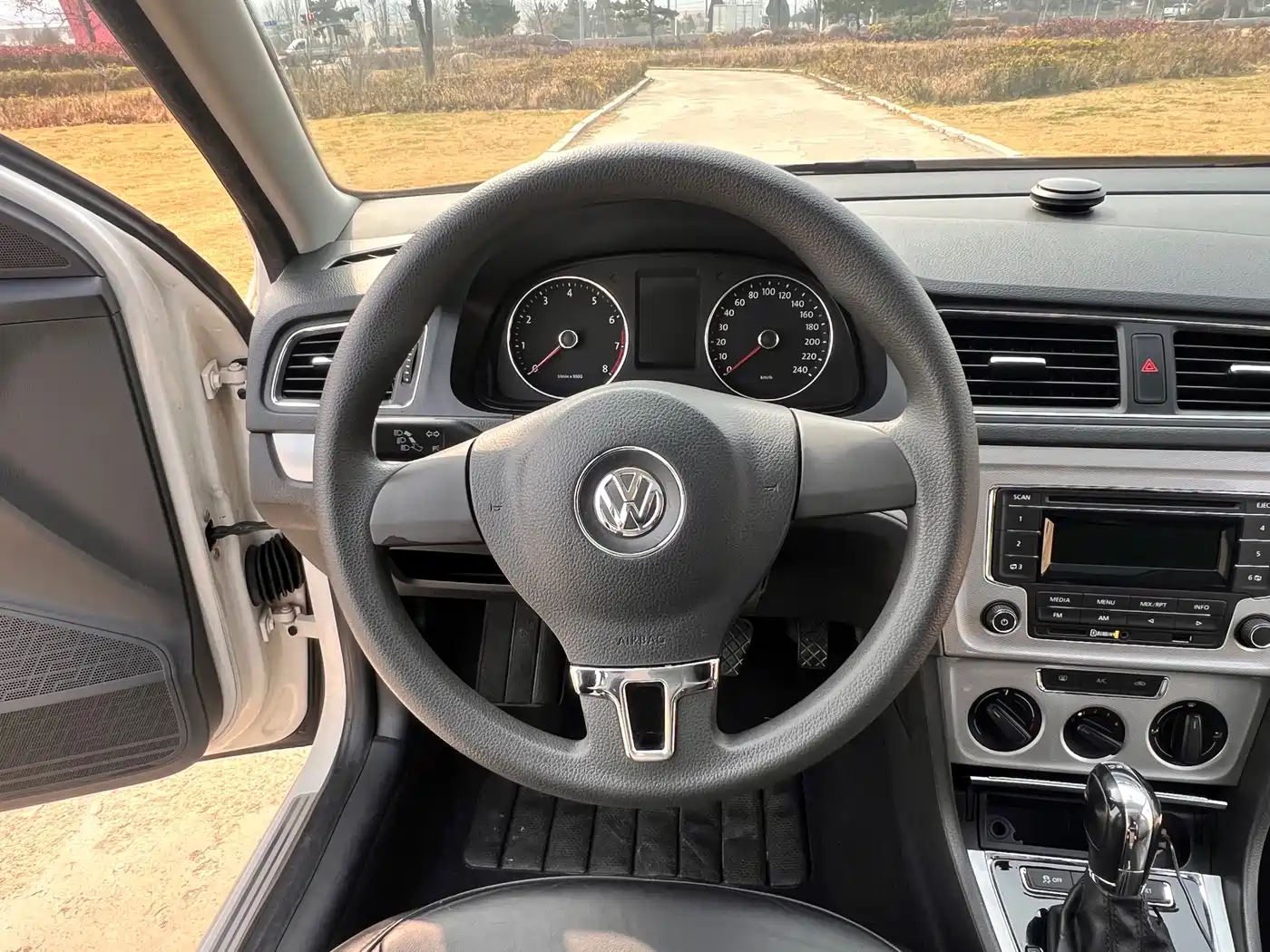 Volkswagen Lavida Tour 2013 1.4TSI Automatic Comfort фото 9