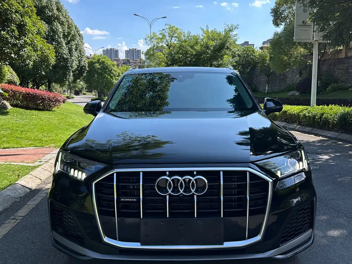 Фото 2 - Audi Q7