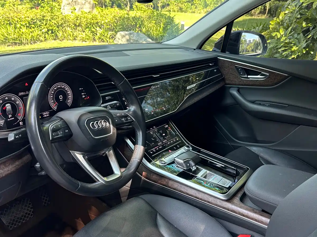 Фото 8 - Audi Q7