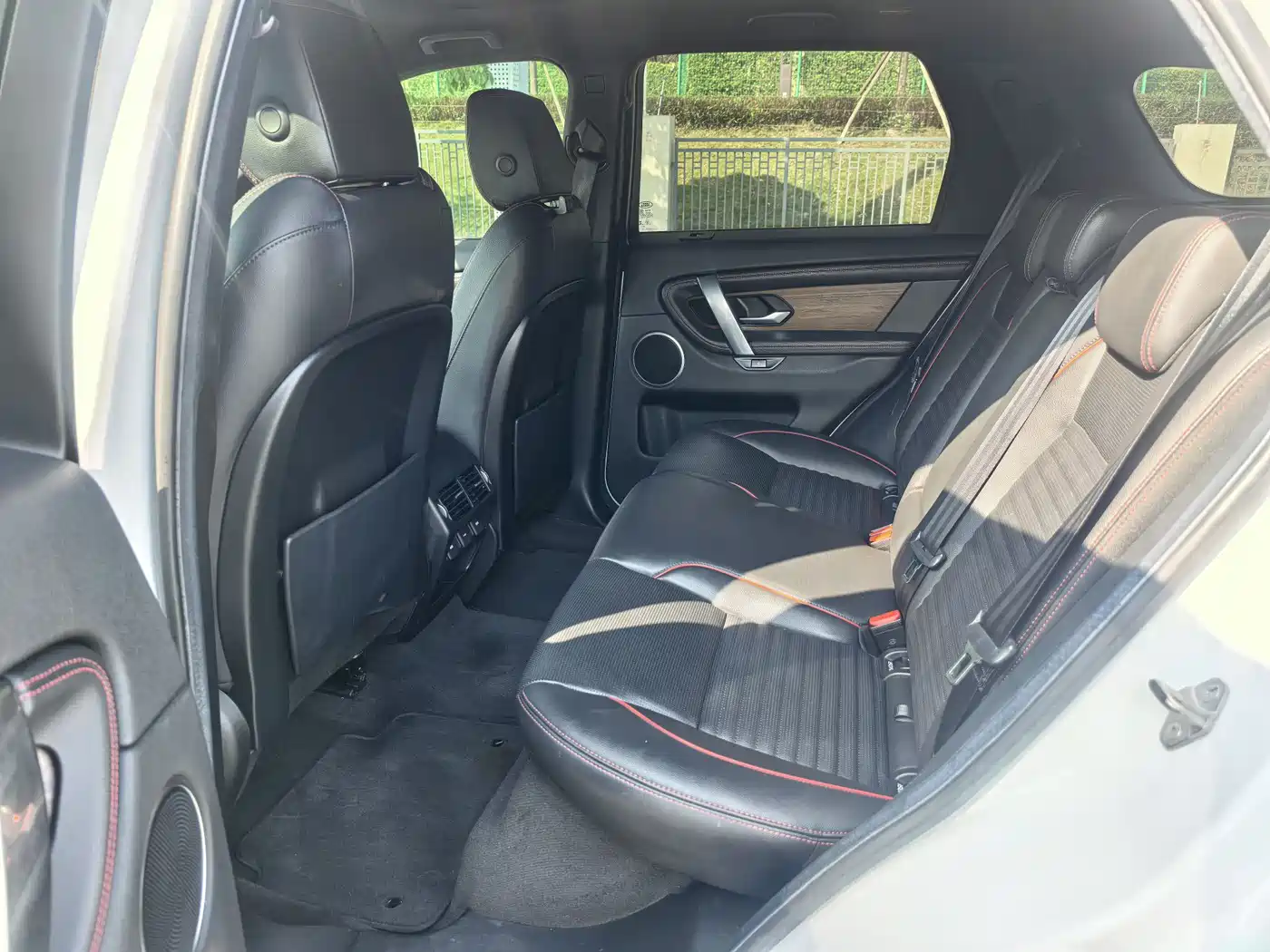 LAND ROVER DISCOVER NEW ENERGY SOURCES FOR SPORTS